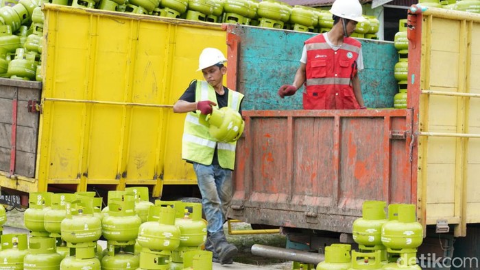 Pemkot Bengkulu bakal gratiskan PDAM untuk warga membutuhkan imbas kenaikan harga elpiji di Bengkulu.