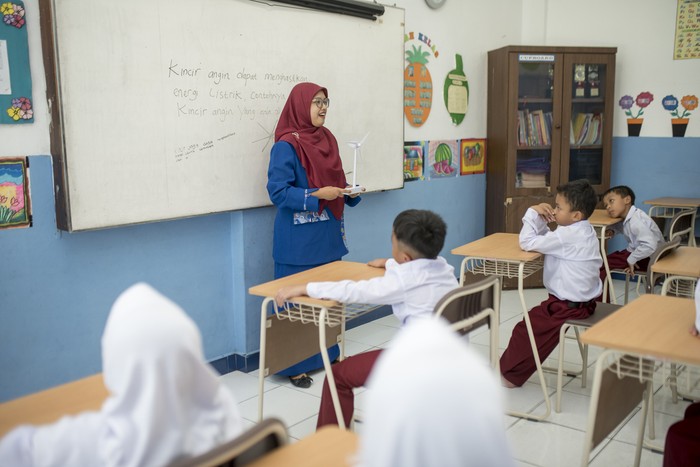 Ilustrasi Seragam Sekolah SD