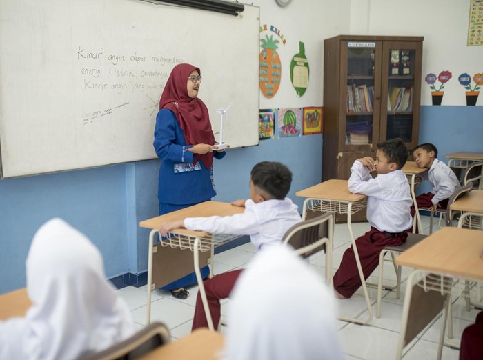 Ilustrasi Seragam Sekolah SD