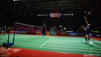 Jonatan Christie mengakhiri gim pertama dengan keunggulan 21-17.  