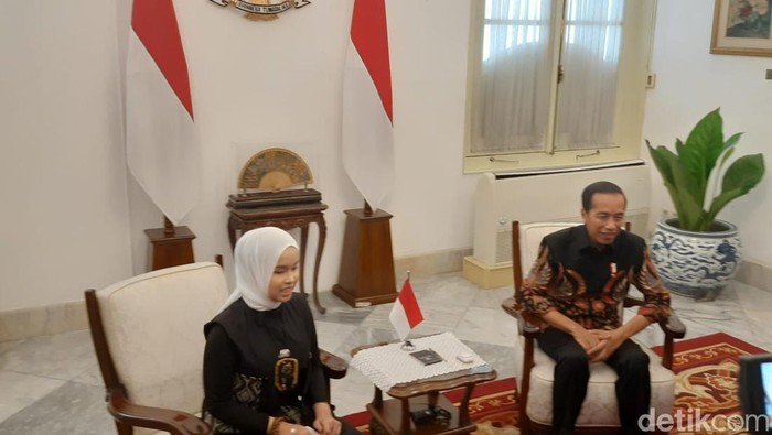 Jokowi dan Putri Ariani di Istana