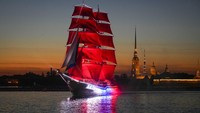 Hiburan untuk anak sekolah menengah yang sudah lulus ini terinspirasi dari buku anak-anak karya Alexander Grin berjudul Scarlet Sails.