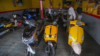 Setelah Bupati Yuvensius, akhirnya masyarakat Agats pun juga ikut menjadikan sepeda motor listrik sebagai moda transportasi utama. Sejumlah merek dari produsen-produsen sepeda motor listrik pun terus memasuki pasaran Agats seiring semakin meningkatnya permintaan dari masyarakat. Bahkan, saat ini pemerintah setempat mencatat jumlah sepeda motor listrik yang beredar di Agats mencapai tidak kurang dari 4.000 unit (data 2022) atau 99 persen kendaraan di Agats merupakan sepeda motor listrik. 