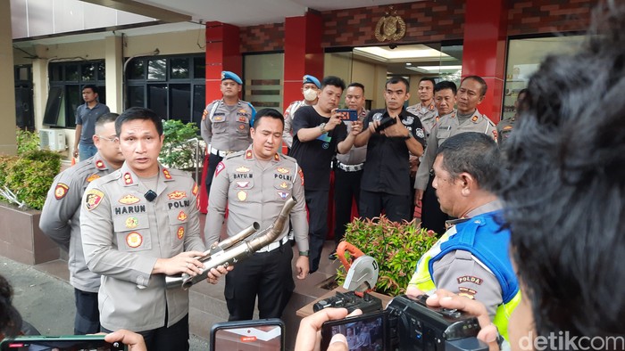 Knalpot brong kena razia Polres Jaksel, 14 Juni 2023. (Annisa Aulia Rahim/detikcom)