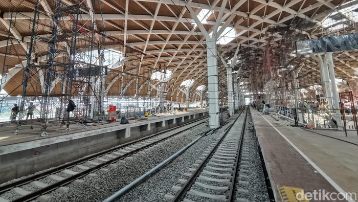 Kondisi Stasiun Halim Jelang Kereta Cepat Jakarta-Bandung Beroperasi Kondisi Stasiun Halim Jelang Kereta Cepat Jakarta-Bandung Beroperasi