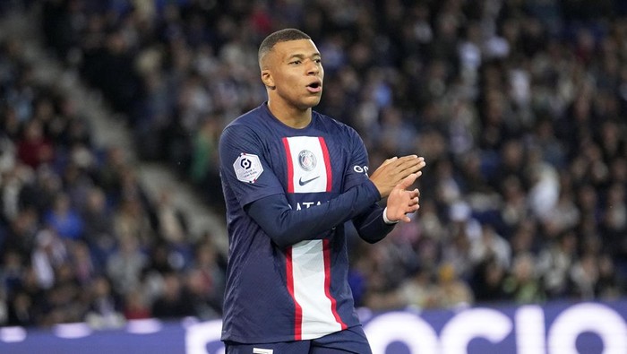 PSGs Kylian Mbappe reacts after failing to score during the League One soccer match between Paris Saint Germain and AC Ajaccio at the Parc des Princes stadium in Paris, Saturday, May 13, 2023. (AP Photo/Michel Euler)