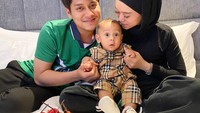 Lesti dan Billar kerap memamerkan kebersamaan mereka. Salah satunya ketika merayakan ulang tahun dengan kue yang cantik. Foto: Instagram @lestykejora