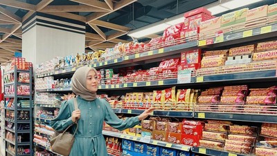 Momen Seru Lesti Kejora Saat Belanja dan Makan Sushi