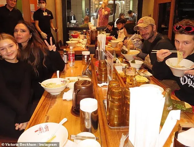 Liburan ke Jepang, David Beckham dan Keluarga Makan Ramen hingga Ngeteh Bareng Geisha