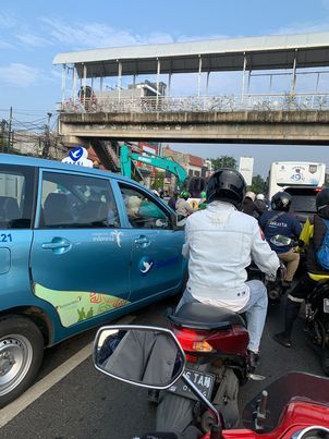 Macet di Kampung Melayu imbas proyek galian. (dok Dian)