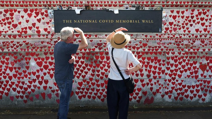 Banyak sekali kenangan atau memorial selama pandemi COVID-19. Pesan-pesan haru pun disampaikan di dinding National Covid Memorial.
