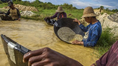 Melihat Proses Pendulangan Intan secara Tradisional di Kalsel