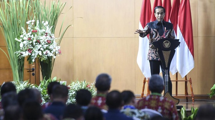 Momen Jokowi Hadiri Pembukaan Rakornas Wasin 2023 Presiden Joko Widodo memberikan arahan saat pembukaan Rapat Koordinasi Nasional Pengawasan Intern (Rakornas Wasin) 2023 di Jakarta, Rabu (14/6/2023). Badan Pengawasan Keuangan dan Pembangunan (BPKP) menggelar Rakornas Wasin 2023 bertema Kawal Produktivitas untuk Transformasi Ekonomi.