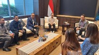 Shou juga mengatakan, di TikTok saat ini sudah ada 5 juta bisnis masyarakat Indonesia, di mana mayoritasnya adalah UMKM. Sebanyak 2 juta di antaranya berjualan di platform e-commerce TikTok, yaitu TikTok Shop. Dalam kesempatan itu, Zulhas mengatakan bahwa TikTok juga berpengaruh besar terhadap ekosistem UMKM Indonesia.