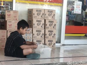 Kisah Bocah SD Penjual Bacil yang Bikin Terharu Warga Garut