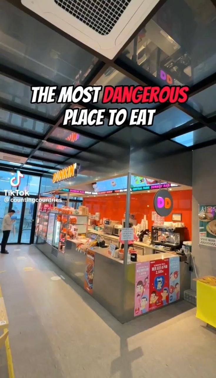 Ngeri Sedap! Bule Ini Ngemil Donat Bubble Tea di Tepi Perbatasan Korea Utara