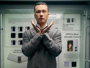 Istimewanya HP Lipat Terbaru OPPO Pikat Selebriti-Bintang Sepak Bola