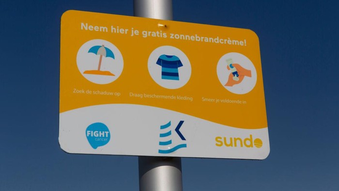 KATWIJK AAN ZEE, NETHERLANDS - JUNE 13: People line up to apply suntan lotion provided for free by the local government  in an effort to combat rising skin cancer levels on June 13, 2023 in Katwijk aan Zee, Netherlands. Across the country, schools, festivals, sports facilities and beaches will be proved with dispensers this summer (Photo by Michel Porro/Getty Images)