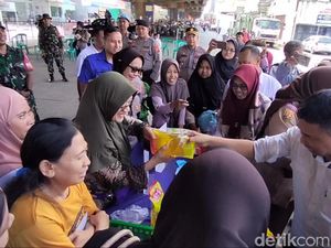 Girang Ruhyat Dapat Minyak 2 Liter Rp 29 Ribu