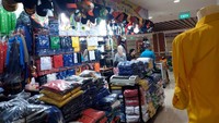 Pasar Senen Jaya yang sudah ada sejak tahun 1733 menjadi salah satu pusat perputaran uang di Jakarta, lantaran memiliki daya tarik bagi pembeli barang-barang kualitas impor yang dijual dengan harga murah. Pasar Senen Jaya yang sudah ada sejak tahun 1733 menjadi salah satu pusat perputaran uang di Jakarta, lantaran memiliki daya tarik bagi pembeli barang-barang kualitas impor yang dijual dengan harga murah.