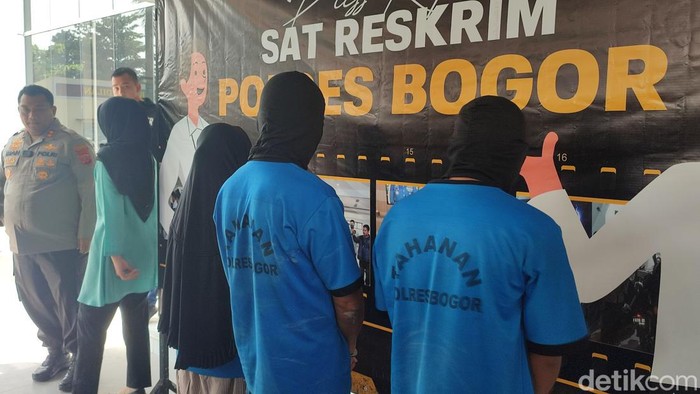 Pelaku penyaluran TKI ilegal di Bogor (Rizky Adha Mahendra/detikcom)