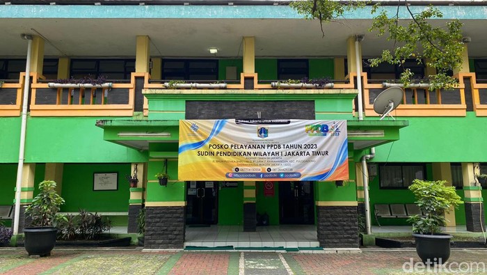 Posko PPDB di SMKN 26 Jakarta.