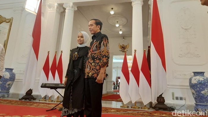 Presiden Jokowi dan Putri Ariani. (Kanavino Ahmad Rizqo/detikcom).