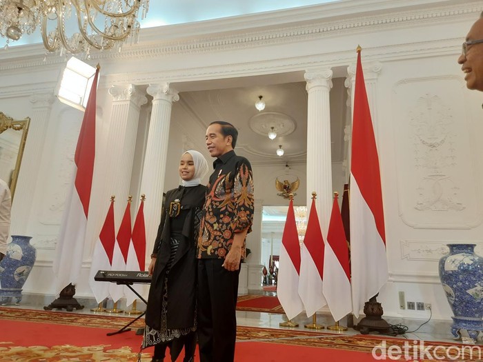 Presiden Jokowi dan Putri Ariani. (Kanavino Ahmad Rizqo/detikcom).