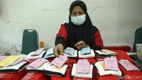 PMI DKI Jakarta turut memberikan bingkisan menarik untuk para pendonor.  