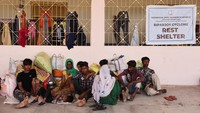 Sebelumnya pada tahun 2021, Topan Taukte menghantam daerah yang sama, menewaskan 174 korban, meskipun sudah ada persiapan ekstensif menjelang topan tiba. Sementara pada tahun 1998, topan menewaskan 4.000 orang di Gujarat.