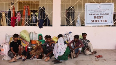 Ribuan Warga India Mengungsi Antisipasi Topan Biparjoy