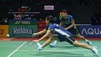 Di gim kedua, Rinov/Mentari menang dengan skor 21-15.  