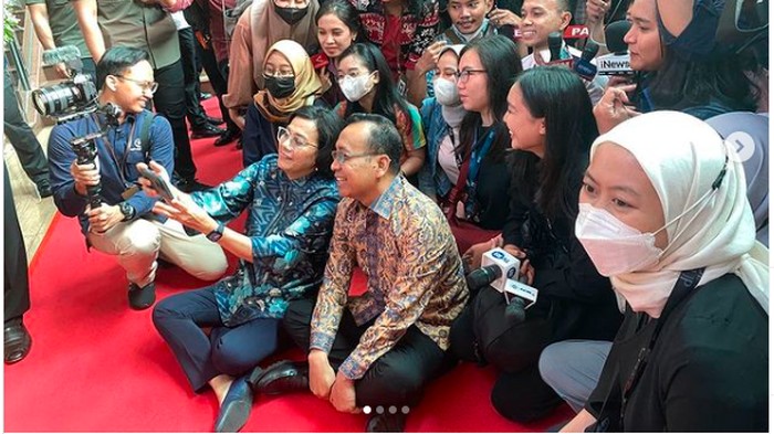 Saat Sri Mulyani dan Pratikno Deprok menunggu dorstop Presiden Jokowi