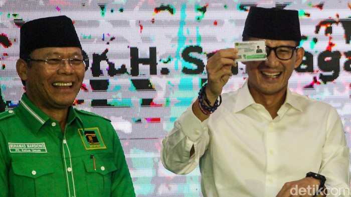 Senyum Semringah Sandiaga Uno Usai Sah Gabung PPP Senyum Semringah Sandiaga Uno Usai Sah Gabung PPP