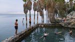 Serunya Berenang Sambil Memancing di Laut Galilea Israel