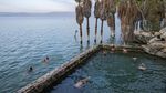 Serunya Berenang Sambil Memancing di Laut Galilea Israel
