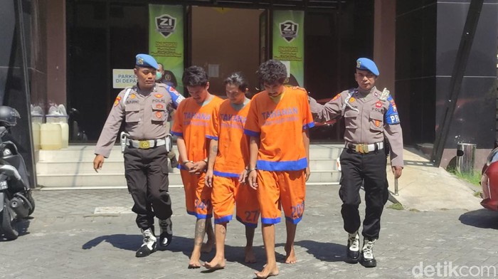 Sindikat pengedar uang palsu yang berhasil dibongkar gegara laporan Cewek MiChat di Sidoarjo.