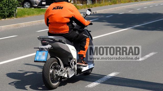 Skuter listrik KTM
