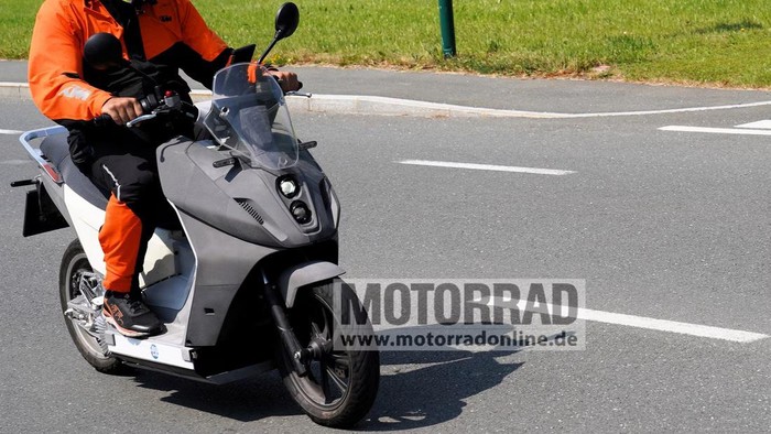Skuter listrik KTM