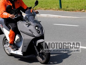 Penampakan Skuter Listrik KTM sedang Diuji Coba di Jalan Raya