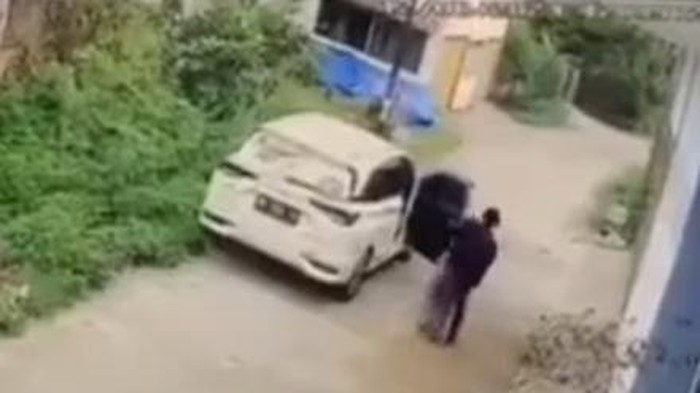 Tangkapan layar video viral duggan penculikan wanita di Padang