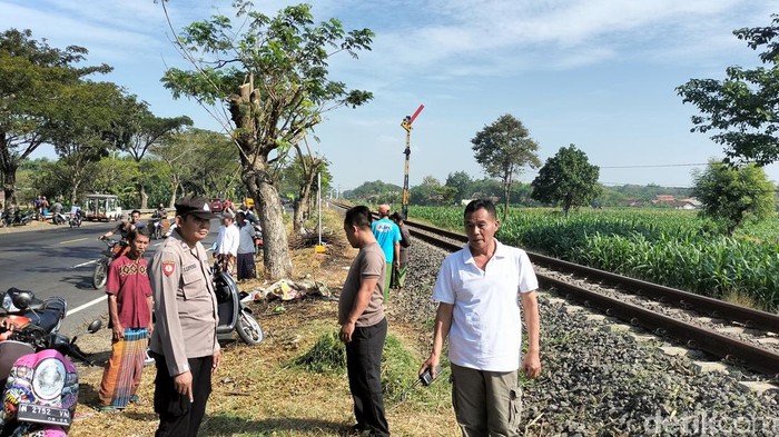 TKP seorang peternak sapi tewas tertabrak kereta api di Probolinggo