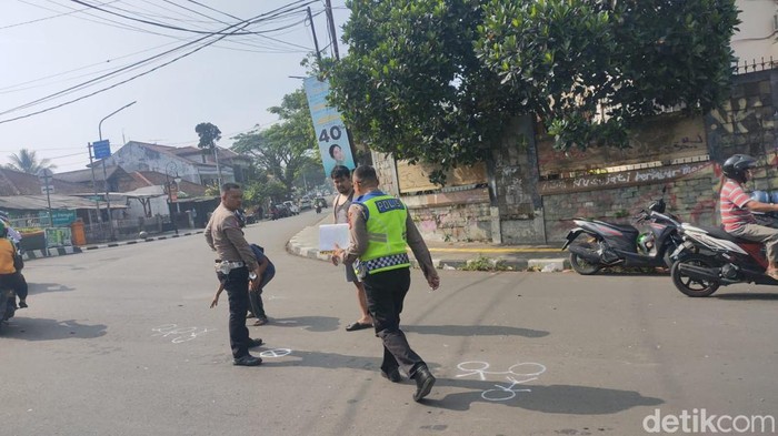 Video detik-detik adu banteng pemotor mahasiswi VS emak-emak