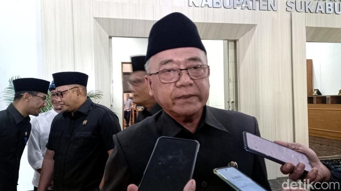 Wabup Sukabumi Iyos Somantri.