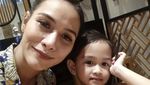 Wenny Ariani Saat Santai dan Kulineran Bersama Anak