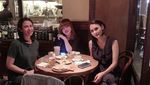 Wenny Ariani Saat Santai dan Kulineran Bersama Anak