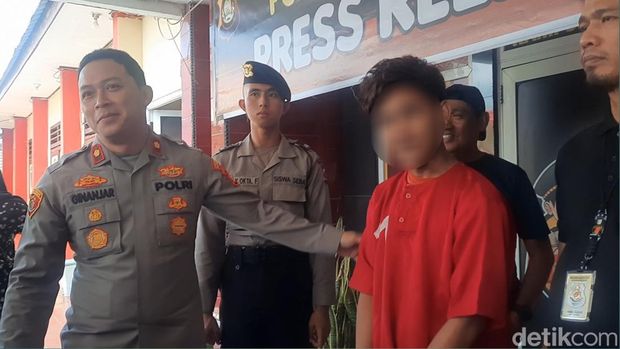 Anak coba bunuh ibu tiga kali di Palembang.
