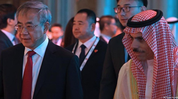Arab Saudi dan China menyetujui kesepakatan bisnis senilai $10 miliar. (Fayez Nureldine/AFP/Getty Images)