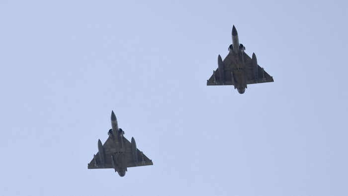 Taiwan Air Force Mirage 2000-5 aircrafts fly over Hsinchu Air Base in Hsinchu, Taiwan August 7, 2022. REUTERS/Ann Wang