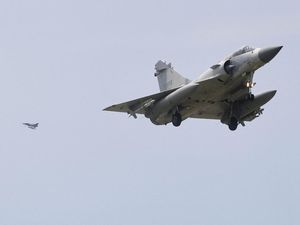 Prancis Janjikan Kasih Jet Tempur Mirage ke Ukraina, Lengkapi F-16